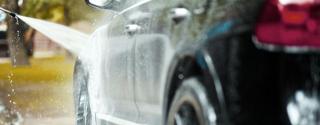 Cómo limpiar un coche con una hidrolimpiadora