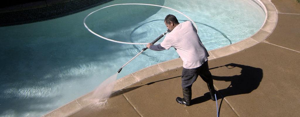 Cómo limpiar una piscina con una hidrolimpiadora